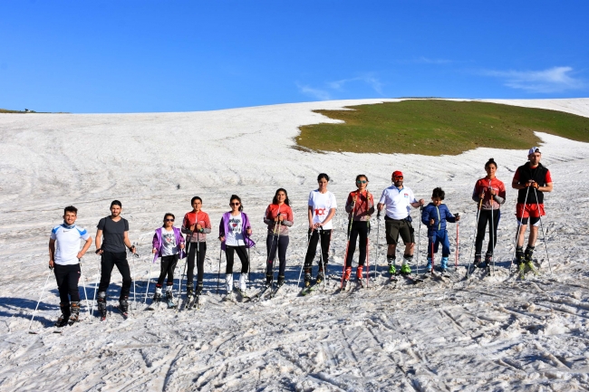 Yılın 8 ayı karın erimediği Muş'ta haziranda kayak yapıldı