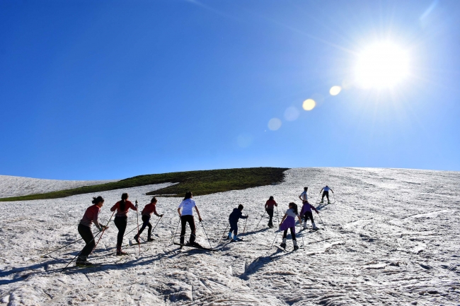 Yılın 8 ayı karın erimediği Muş'ta haziranda kayak yapıldı