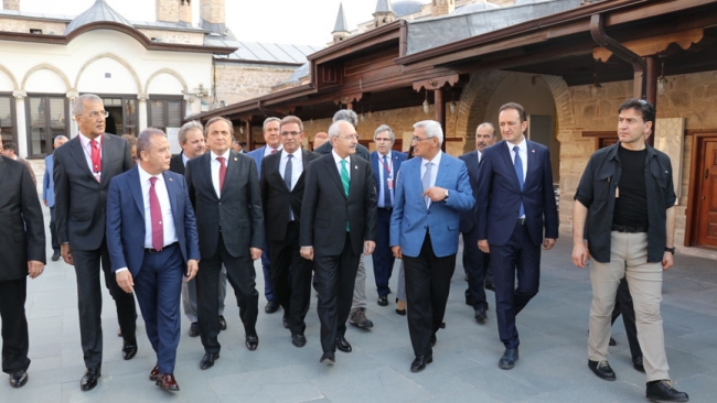 CHP Genel Başkanı Kılıçdaroğlu, Mevlana Müzesi'ni gezdi