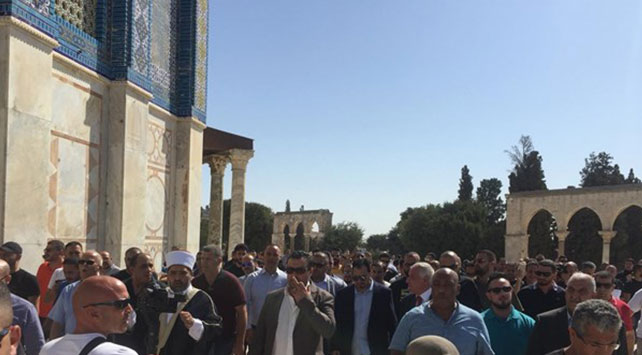 Suudi Arabistan Milli Takımı'nın yönetici kadrosu, Mescid-i Aksa'da. Fotoğraf: Maan News