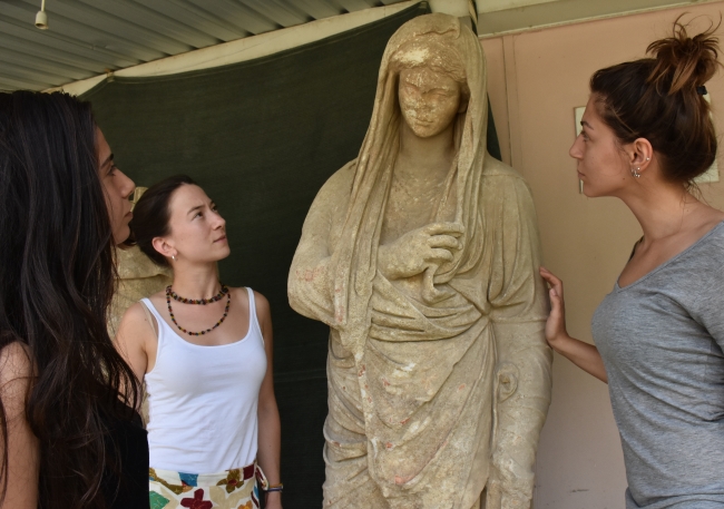 Aydın'da 2 bin yıllık 6 heykel bulundu