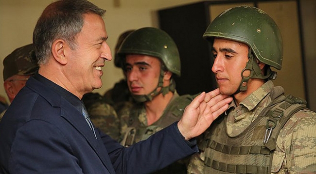 Bakan Hulusi Akar ve komuta kademesi Dağbaşı Üs Bölgesi'nde