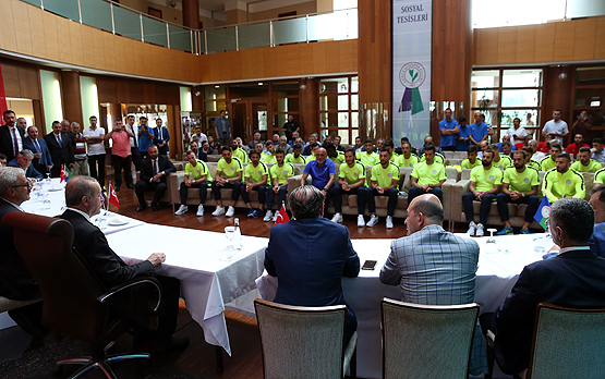 Cumhurbaşkanı Erdoğan'dan Çaykur Rizespor'a ziyaret