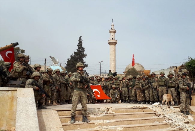 Afrin'de Mehmetçik'ten zafer pozu