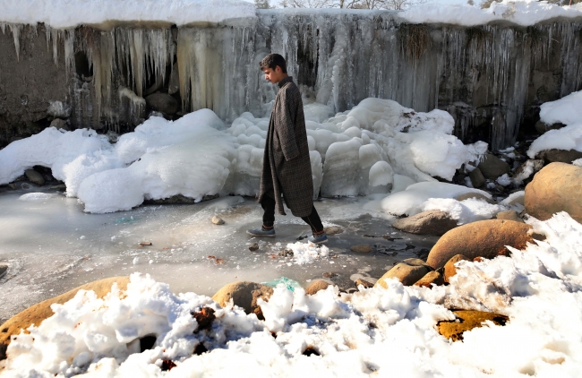 Hindistan'da dondurucu soğuklar 187 can aldı
