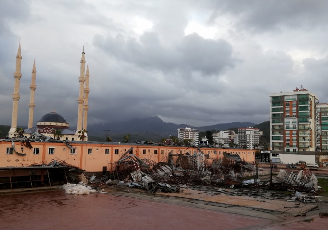 Hortumda kaybolan Buse'yi arama çalışmaları sürüyor