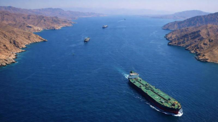 İran'ın kapattığını açıklamasının ardından Hürmüz Boğazı'nda yüzlerce tanker birikti. Fotoğraf: AA