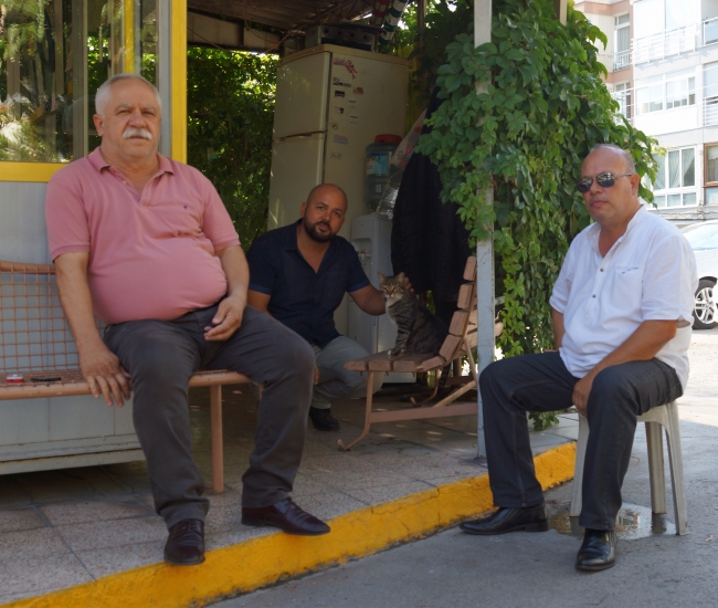 Tedavi edildiği taksi durağının maskotu oldu