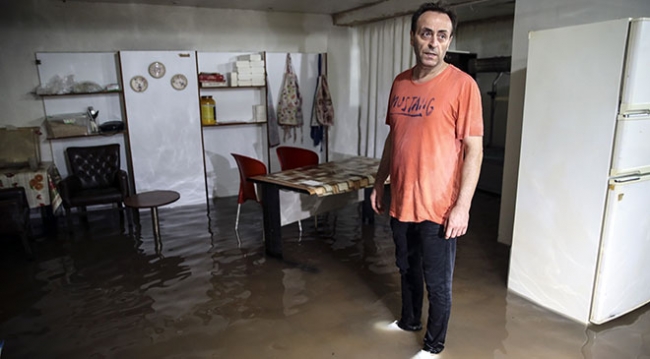 İstanbul'da sağanak su baskınlarına neden oldu