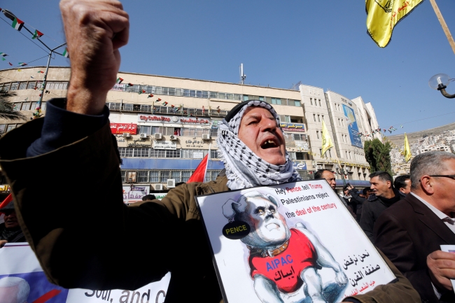 ABD Başkan Yardımcısı Mike Pence'e öfke büyüyor