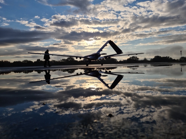 TCG Anadolu'ya çeşitli güncellemelerden geçen  Bayraktar TB-2 ve katlanabilir kanat yapısına sahip olması beklenen Bayraktar TB-3'ler konuşlanacak.