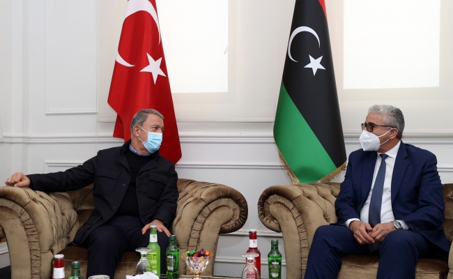 Fotoğraf: Milli Savunma Bakanı Hulusi Akar, Libya İçişleri Bakanı Fethi Başağa ile bir araya geldi. (AA)