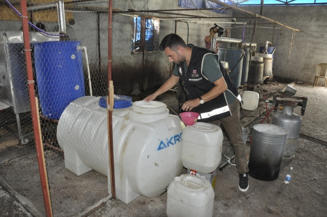 Adana'da 5 bin 400 litre sahte içki ele geçirildi