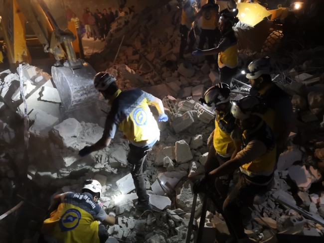 Esed rejimi İdlib'de sivillere saldırılarını sürdürüyor: 5 ölü