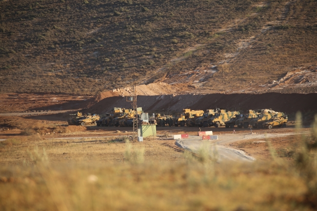 Sınır hattına kurşun geçirmez siper örülüyor