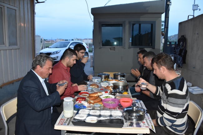Kontrol noktasında nöbetleşe iftar