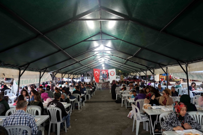 İftar vermek için 5 ay önceden sıraya giriyorlar