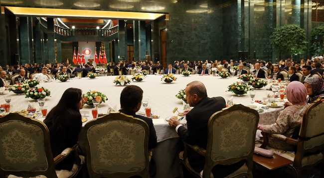 Cumhurbaşkanı Erdoğan, Cumhurbaşkanlığı personeliyle iftar yaptı