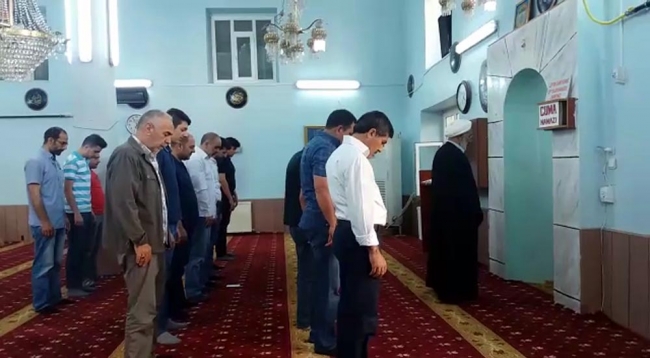 Iğdır'daki camide bayram namazı 2 kez kılındı