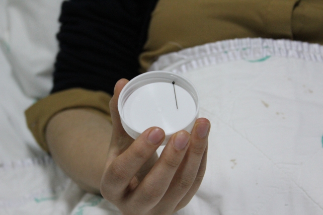 Genç kız başörtüsünü takarken iğne yuttu