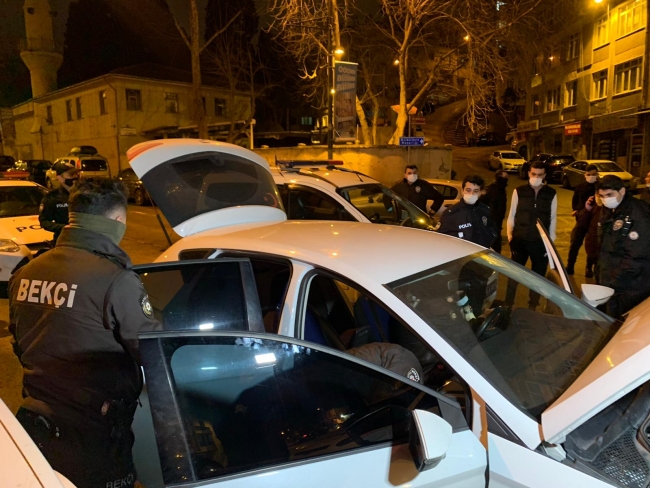 İhbar üzerine durdurulan şüpheliden gazeteciye: Böyle çek de bari şeklimiz olsun