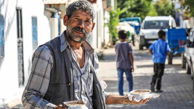 Erdoğan'ın talimatıyla 13 ilde aşure ikram edildi