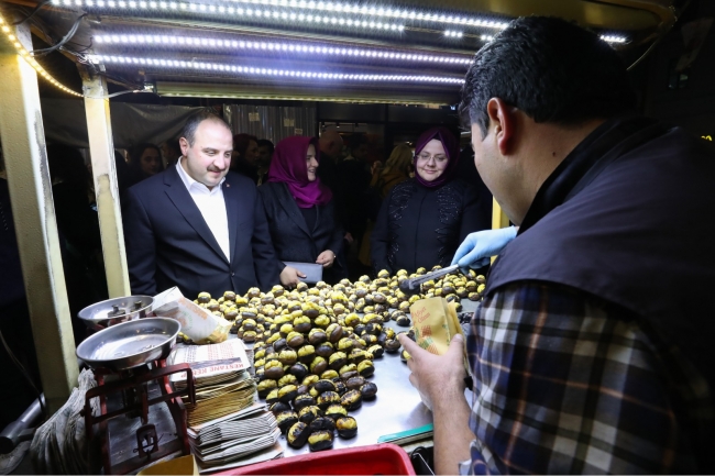 Bakan Varank ve Selçuk İstiklal Caddesi'nde