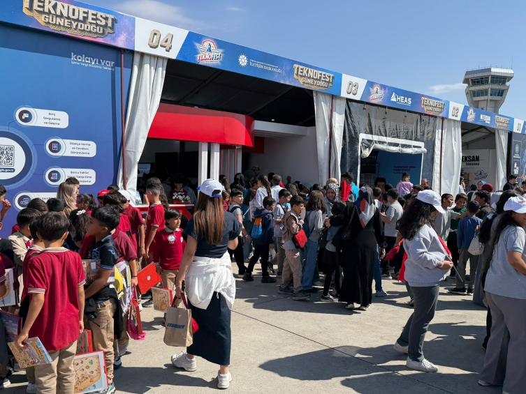 İletişim Başkanlığı TEKNOFEST'te yeni nesil iletişim deneyimleriyle ziyaretçilerle buluşuyor