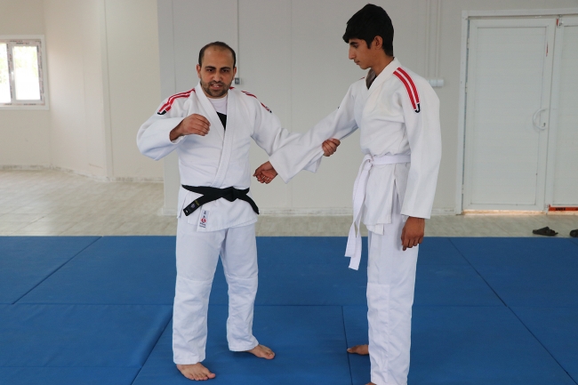 Camide imam, minderde antrenör