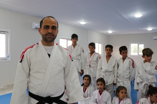 Camide imam, minderde antrenör