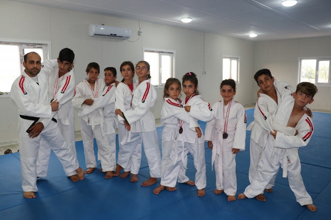 Camide imam, minderde antrenör