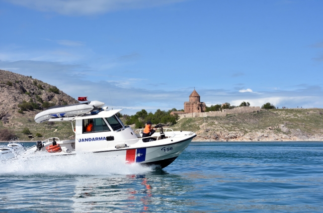 Jandarma gece gündüz inci kefali için nöbet tutuyor