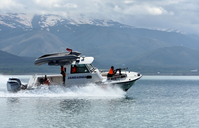 Jandarma gece gündüz inci kefali için nöbet tutuyor