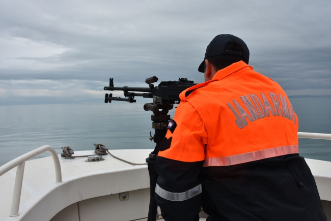 Jandarma gece gündüz inci kefali için nöbet tutuyor