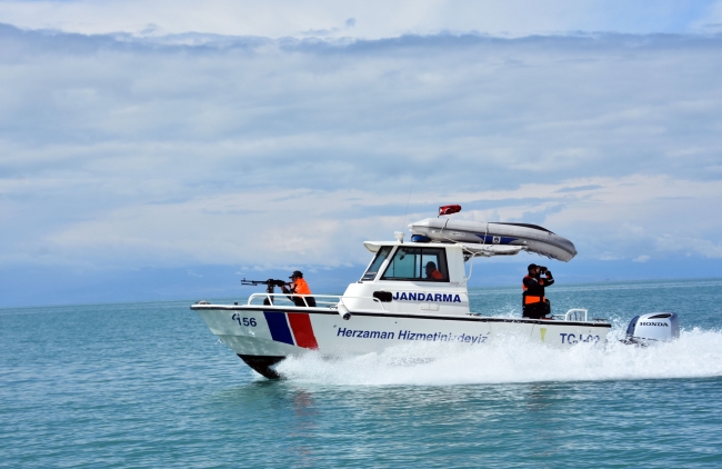 Jandarma gece gündüz inci kefali için nöbet tutuyor