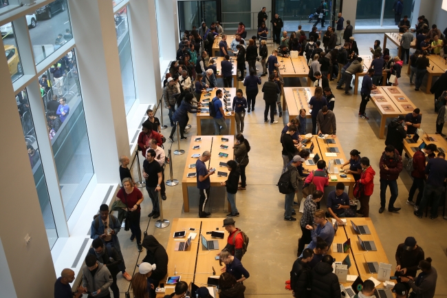 Apple 'en pahalı iPhone'nunu satışa sundu