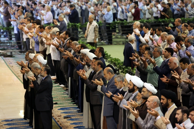 Dünya Müslümanları bayramı coşkuyla karşıladı