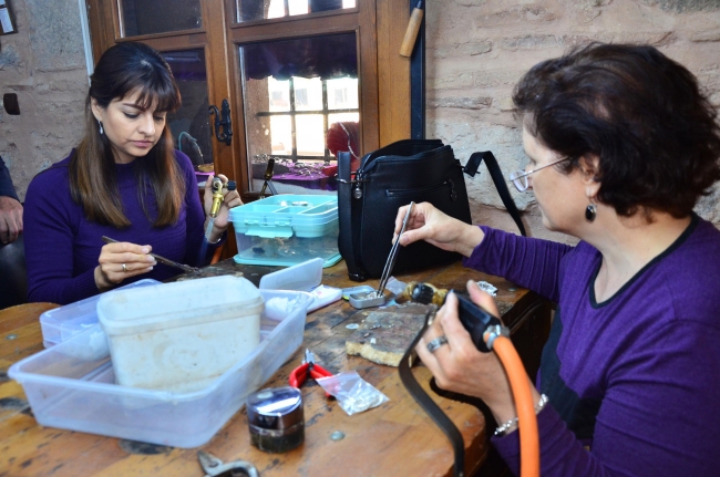 İranlı öğrenciler 3 bin yıllık telkari sanatını öğreniyor