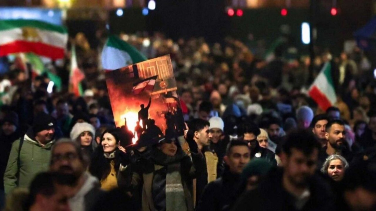 Uzmanlar, siyasi elitlerle halk arasındaki kutuplaşmanın ciddi sonuçları olabileceği görüşünde.