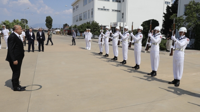 Bakan Işık, askeri birliklerde incelemelerde bulundu