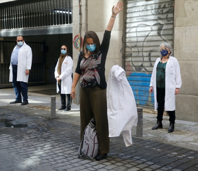 İspanya'da doktorlar son 1 yılda 15'inci kez eylem yaptı