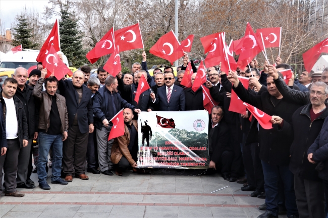 Isparta'da yüzlerce araçla Zeytin Dalı Harekatı'na destek konvoyu