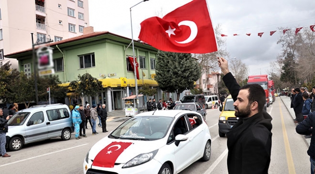 Isparta'da yüzlerce araçla Zeytin Dalı Harekatı'na destek konvoyu