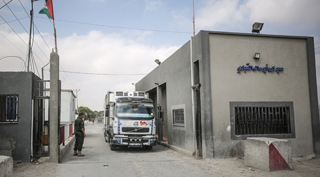 İsrail, Gazze'nin tek ticari sınır kapısını tamamen kapatıyor