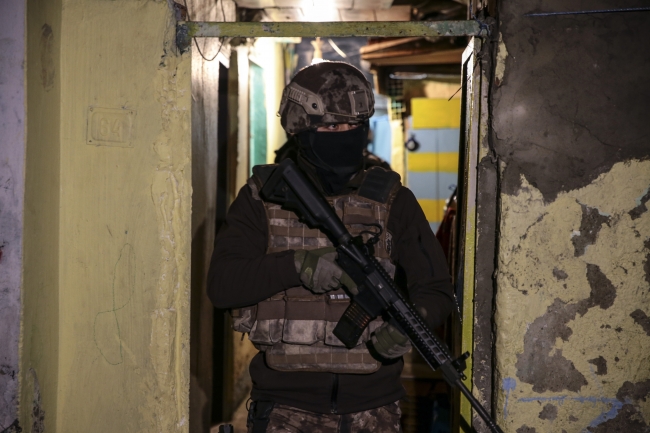 İstanbul'da uyuşturucu satıcılarına yönelik operasyon: 22 gözaltı