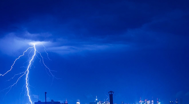 İstanbul'da sağanak su baskınlarına neden oldu