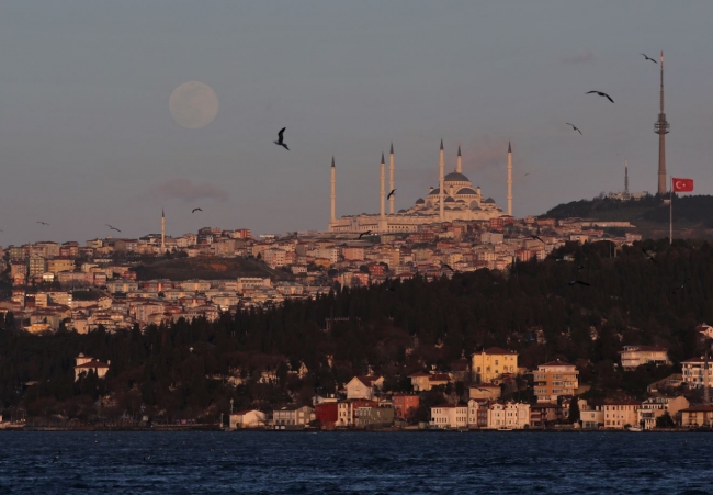 Dünya ve Türkiye'den Süper Ay manzaraları
