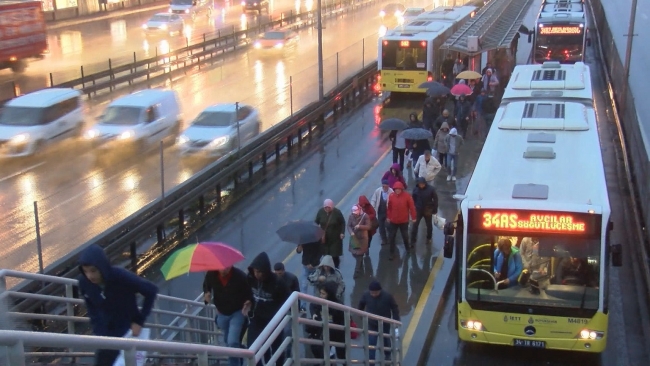 İstanbul'da beklenen yağış başladı