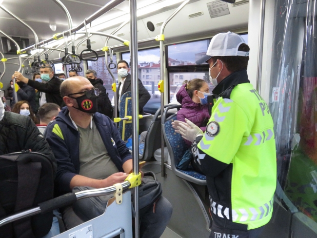 İstanbul'da toplu taşıma araçlarında koronavirüs denetimi