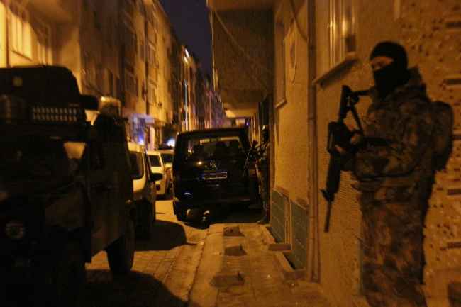 İstanbul'da uyuşturucu tacirlerine eş zamanlı operasyon